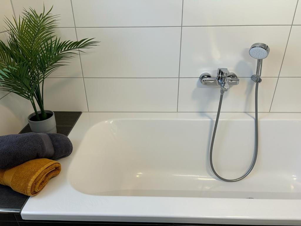 Exklusive Ferienwohnung Bei Berlin, Bis 5 Gaeste, Grosse Terrasse, Garten Bestensee Buitenkant foto
